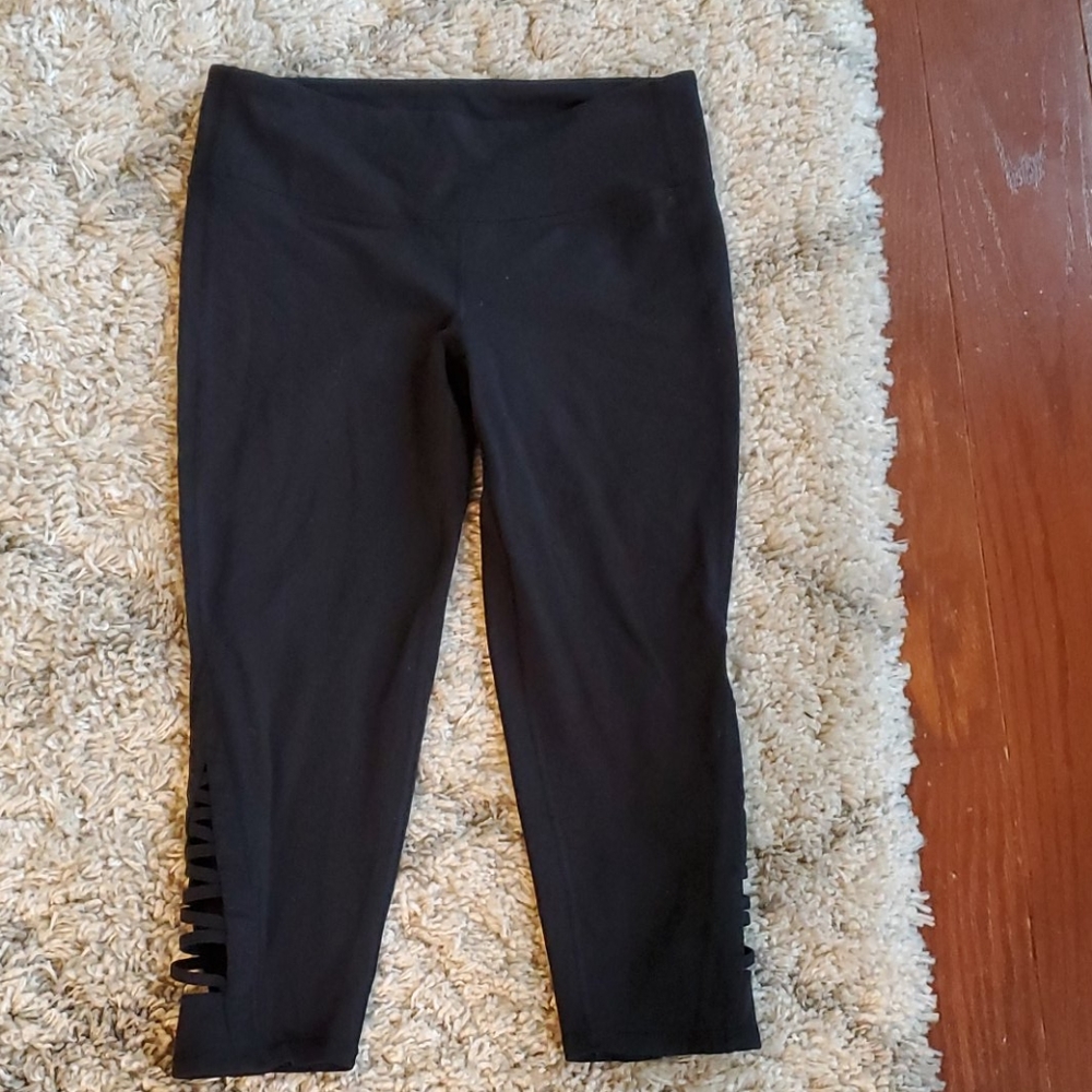 Athleta black cropped leggings
